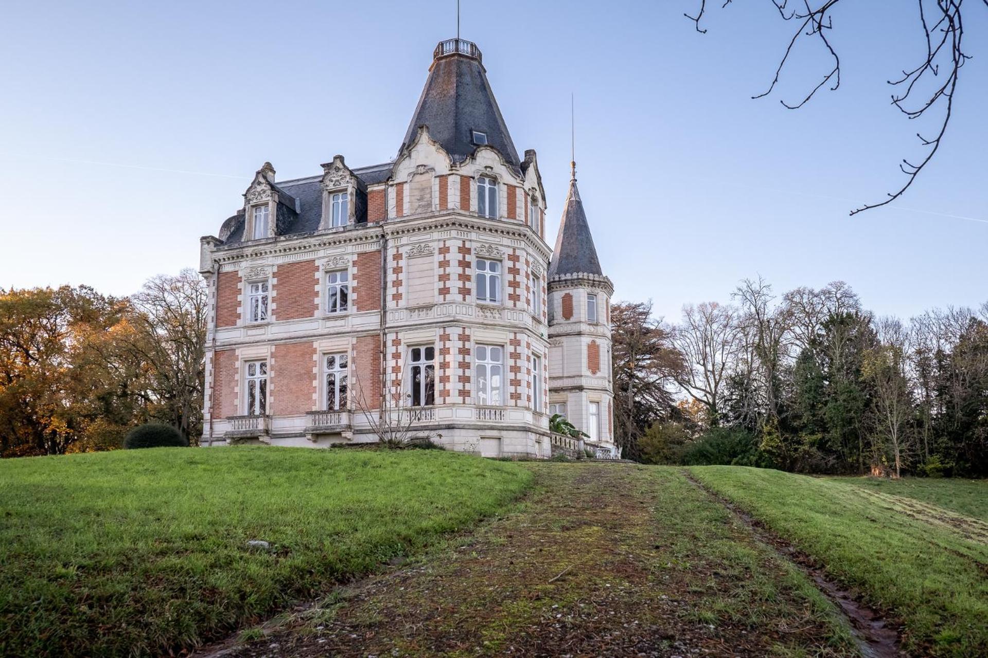 Chateau De L'aubriere - Teritoria Hotel 3*